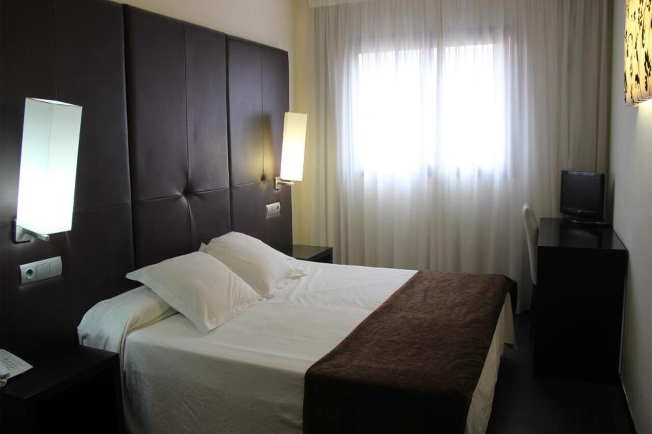 Hotel Diego'S กัมบริลส์ ภายนอก รูปภาพ